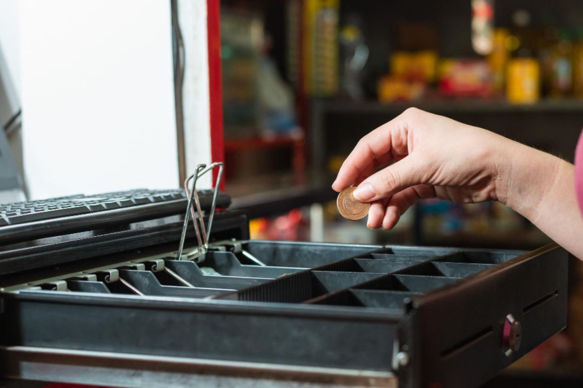 Caja diaria de un bar: cómo hacerla correctamente y evitar descuadres