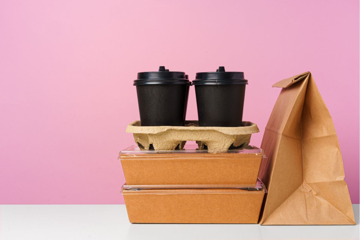 Envases de papel para comida: platos, vasos, cubiertos…