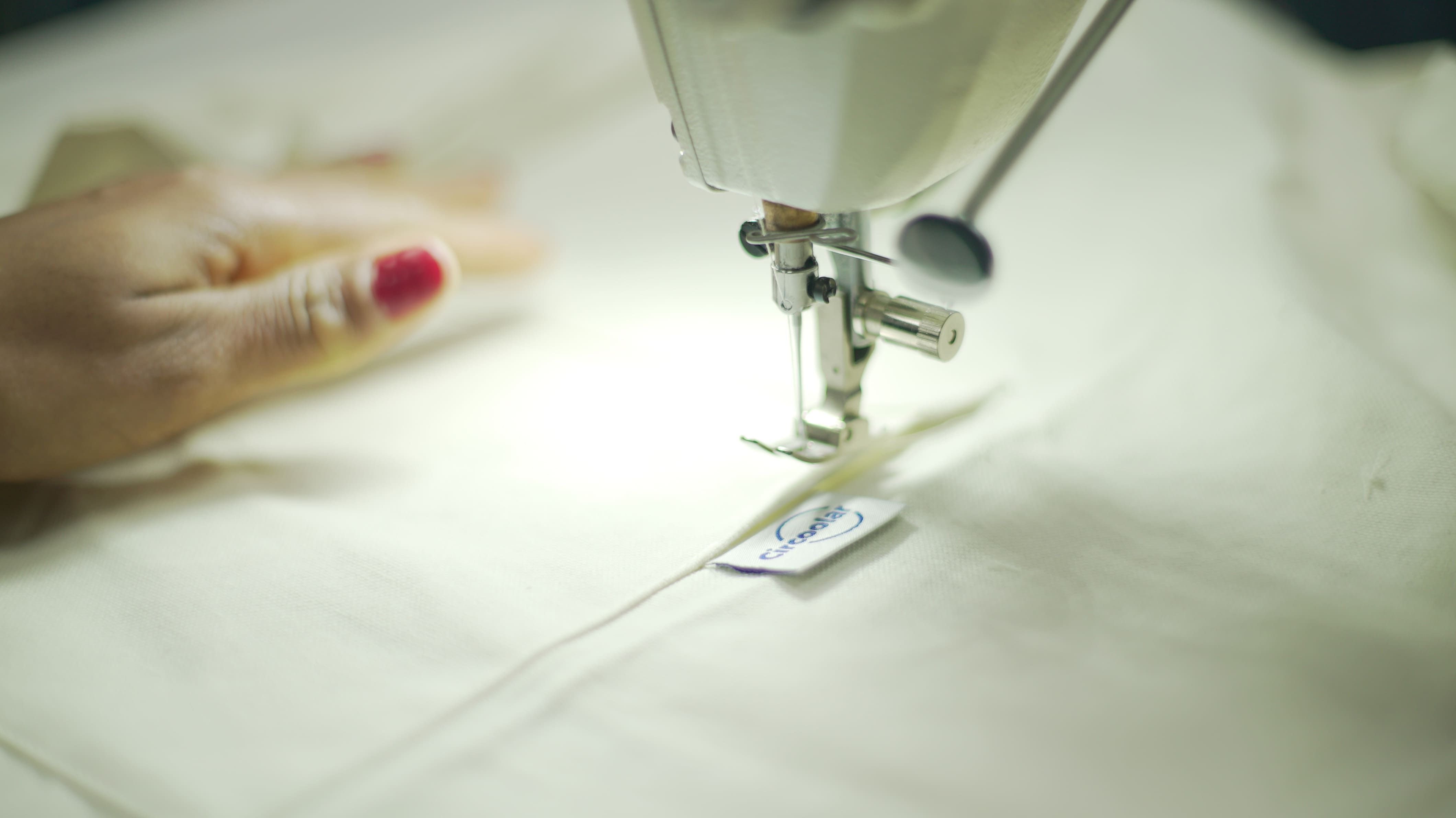 Vistiendo el cambio: el impacto transformador de los uniformes sostenibles en hostelería