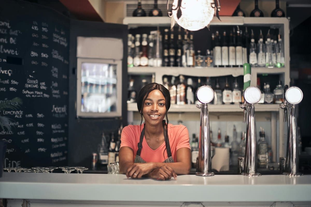 Consejos prácticos y normativas clave para superar los retos en hostelería